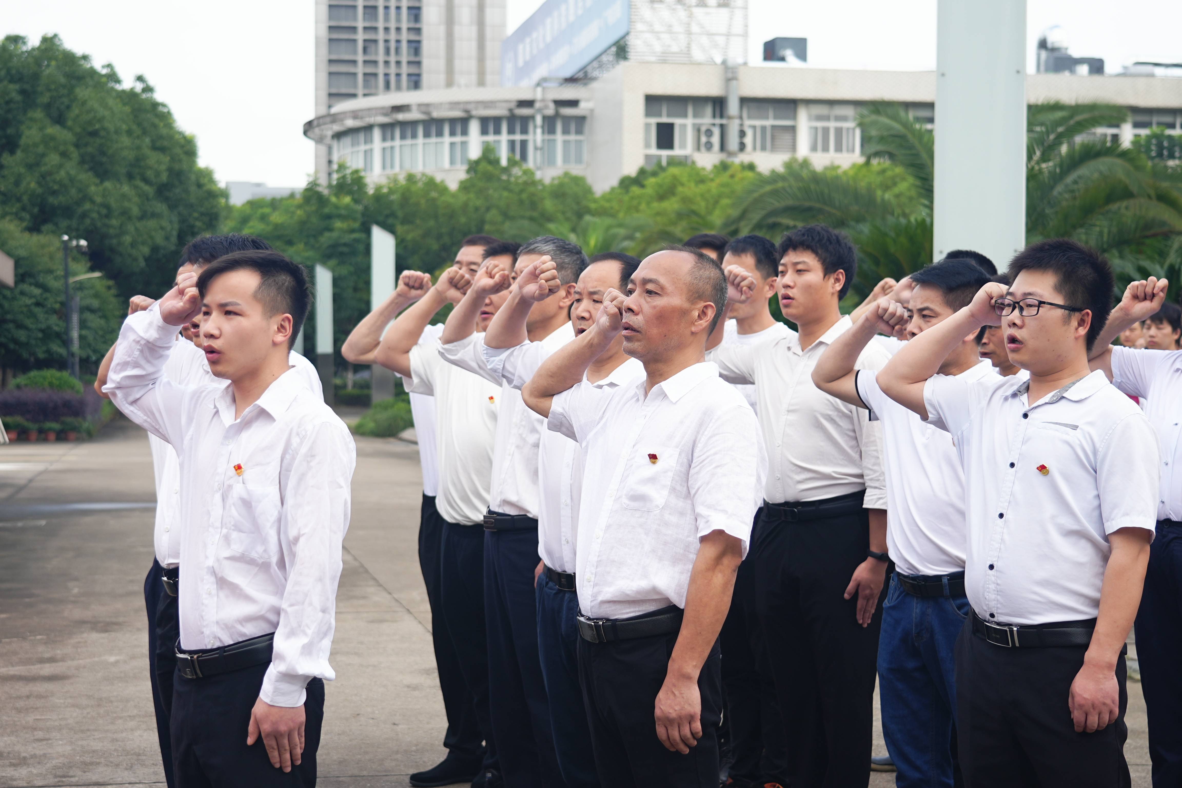 弘揚愛國主義精神，音王慶賀黨的生日